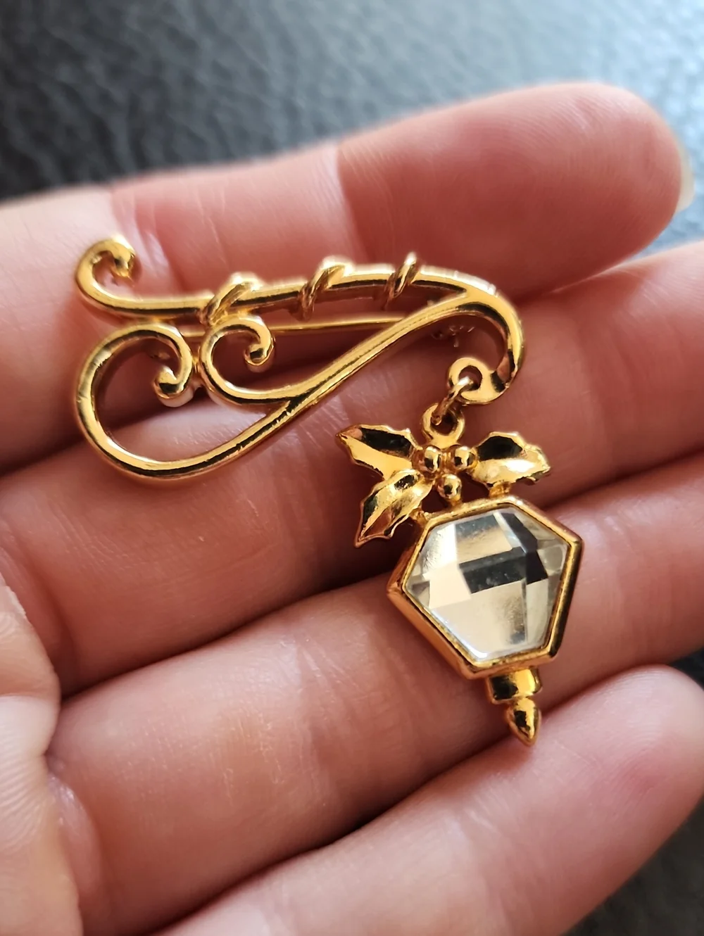 VTG Avon Gold-Tone Crystal Drop Brooch Pin - Elegant Women's Jewelry